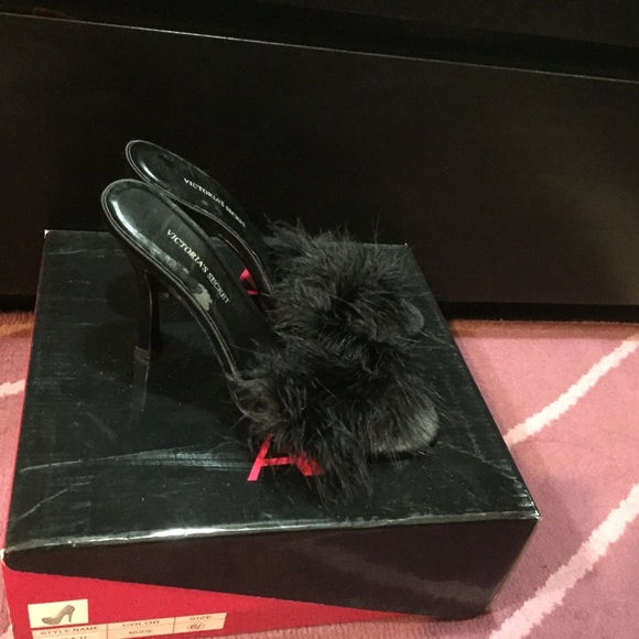 Sandals - Picture 2 of 4